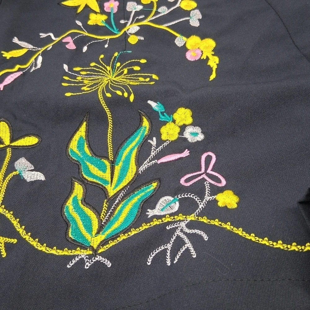 NWOT Dygarni Royal Blue Embroidered Dressy Shorts Size L